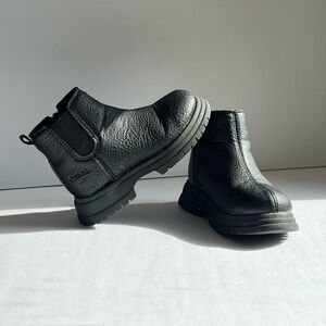 Oshkosh B’gosh Boots Toddler Girls 7M Black Leather Chunky Chelsea Ankle Boot